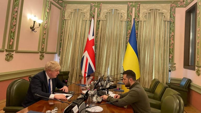 Boris Johnson und Wolodymyr Selenskyj: Die Staatsoberhäupter diskutierten in Kiew über neue Hilfen für die Ukraine.