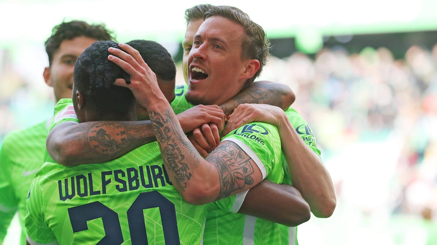 Max Kruse (r.) jubelt mit seinem Team: Der Wolfsburger traf zum 4:0 gegen Bielefeld. Max Kruse (r.) jubelt mit seinem Team: Der Wolfsburger traf zum 4:0 gegen Bielefeld.
