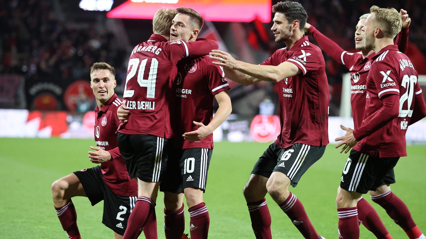 2. Bundesliga: Der Club bejubelt das 1:0 gegen Darmstadt.