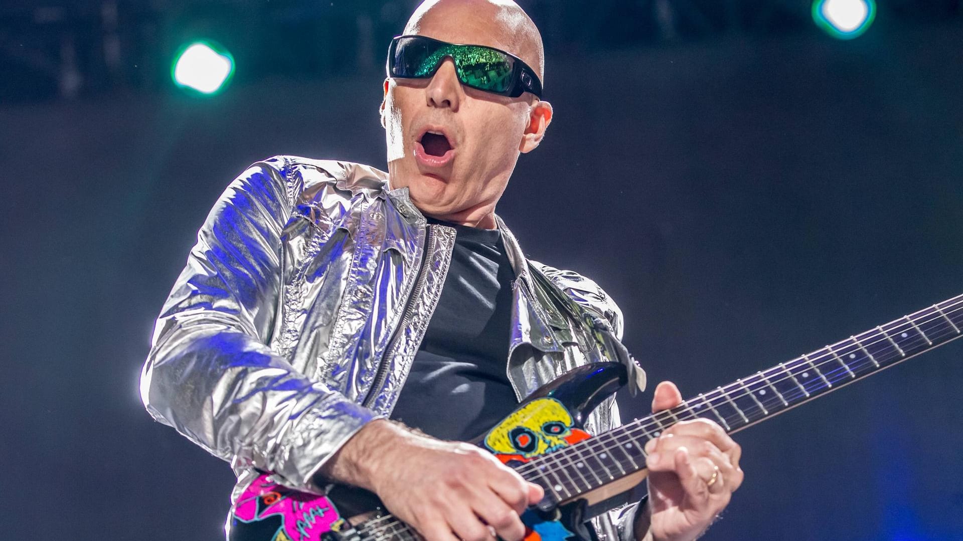 Joe Satriani: Der Musiker war bereits 15 Mal für einen Grammy nominiert und konnte über zehn Millionen Alben verkaufen.