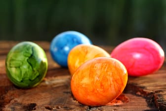 Bunte Eier: Kurz vor Ostern steigen jetzt auch die Preise für Ostereier.