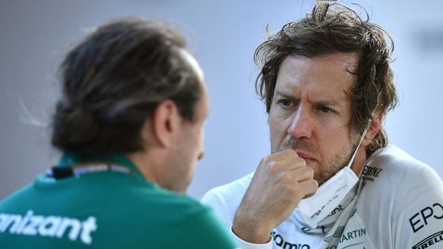 Frustriert: Für Sebastian Vettel (r) war der Trip mach Australien eine reine Enttäuschung.