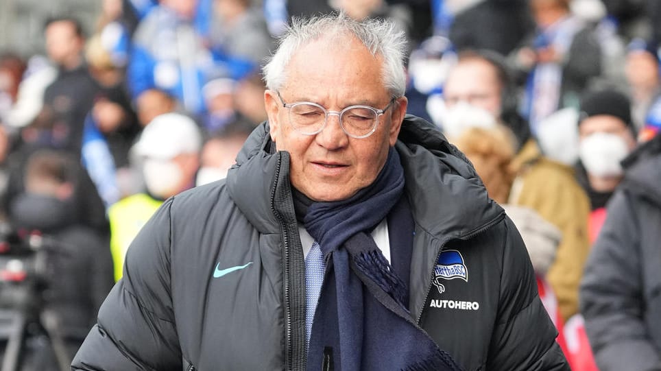 Felix Magath: Der Hertha-Trainer verlässt nach der Derby-Pleite frustriert den Platz. Felix Magath: Der Hertha-Trainer verlässt nach der Derby-Pleite frustriert den Platz.