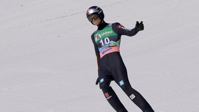 Hat sich einer Knie-Operation unterzogen: Andreas Wellinger in Planica im Zielbereich.