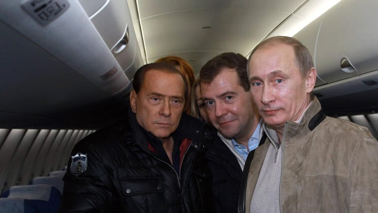 Silvio Berlusconi und Wladimir Putin: Der ehemalige italienische Premier hat sich enttäuscht über den russischen Präsidenten wegen des Ukraine-Kriegs gezeigt. (Archivfoto)