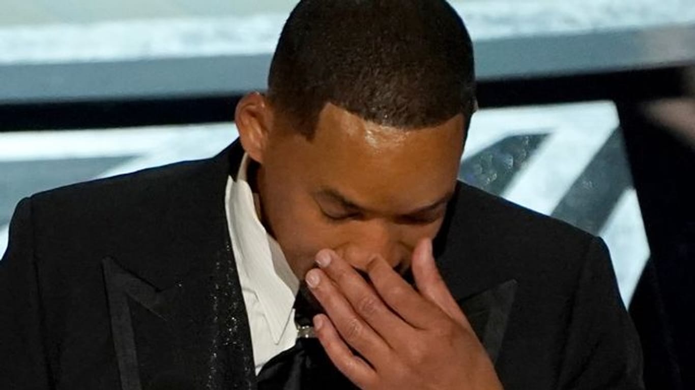Will Smith weint, als er als bester Schauspieler für seine Rolle in dem Film "King Richard" mit einem Oscar ausgezeichnet wird.