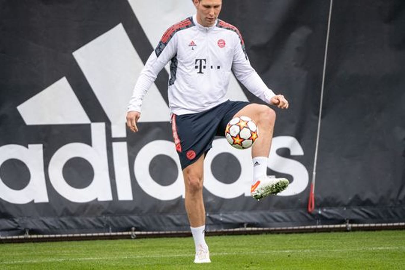 Niklas Süle hatte beim 1:0 in der Bundesliga gegen den FC Augsburg wegen leichten Fiebers gefehlt.