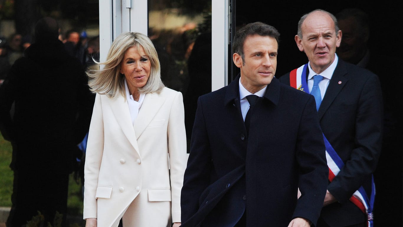 Frankreichs Präsident Emmanuel Macron und seine Frau Brigitte Macron: Sie gaben ihre Stimmen am Sonntag im nordfranzösischen Le Touquet ab.
