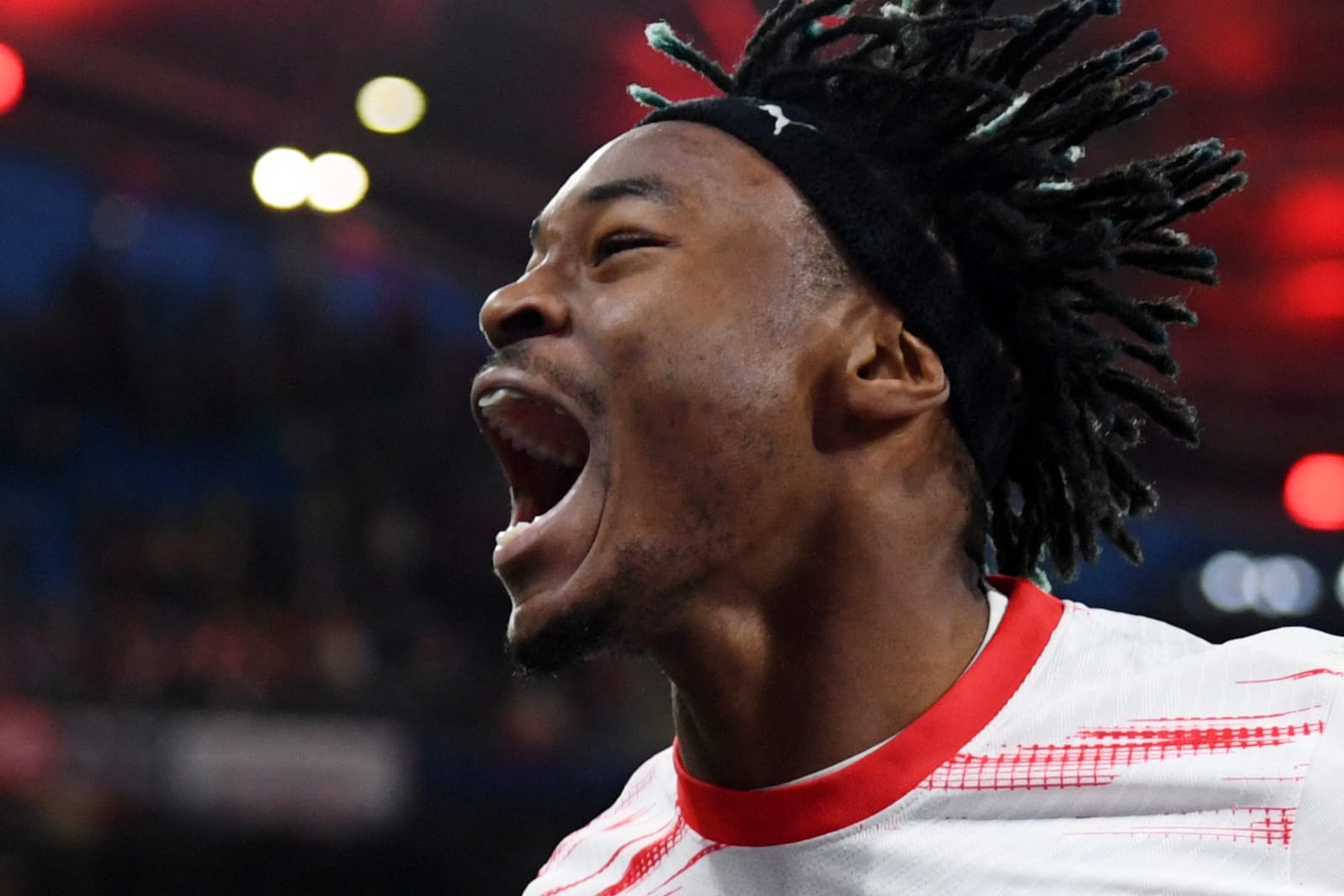 Bundesliga: Leipzigs Mohamed Simakan bejubelt das 3:0 seiner Mannschaft.