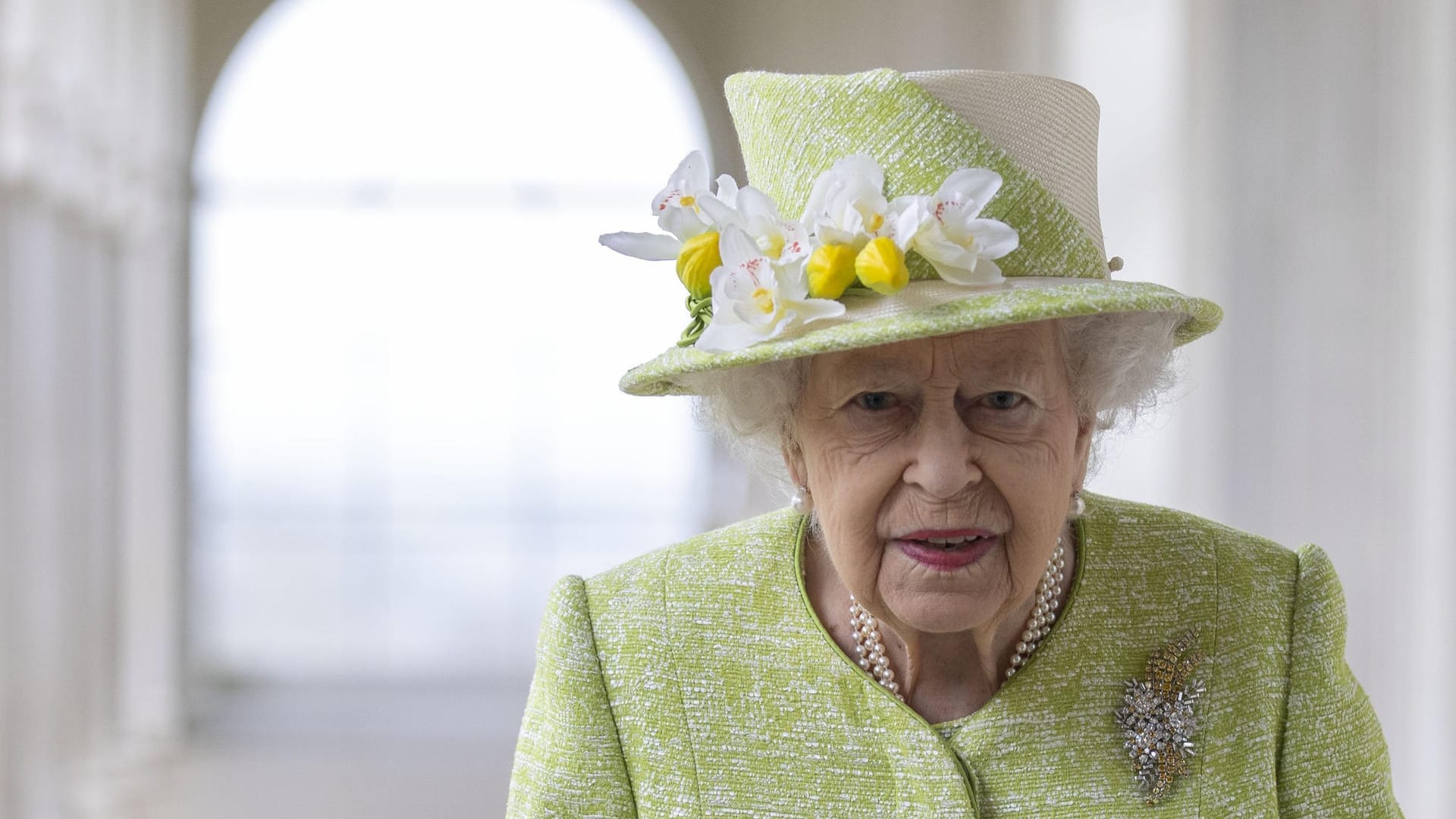 Die britische Königin Elizabeth II. besucht das Air Force-Gedenkmal (Archivbild): Sie sprach jetzt über ihre Corona-Erkrankung. Die britische Königin Elizabeth II. besucht das Air Force-Gedenkmal (Archivbild): Sie sprach jetzt über ihre Corona-Erkrankung.