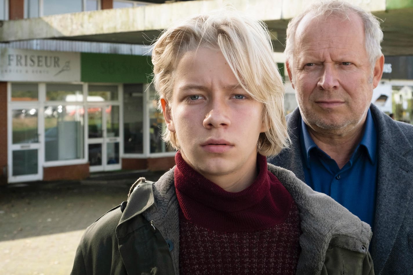 "Tatort: Borowski und der Schatten des Mondes": Der junge Borowski (August Milberg) mit Hauptkommissar Klaus Borowski (Axel Milberg) im selben Krimi.