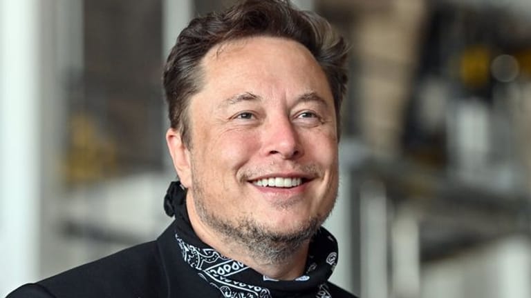 Tesla-Chef Elon Musk bei einem Pressetermin in der neuen Giga-Fabrik in Grünheide.