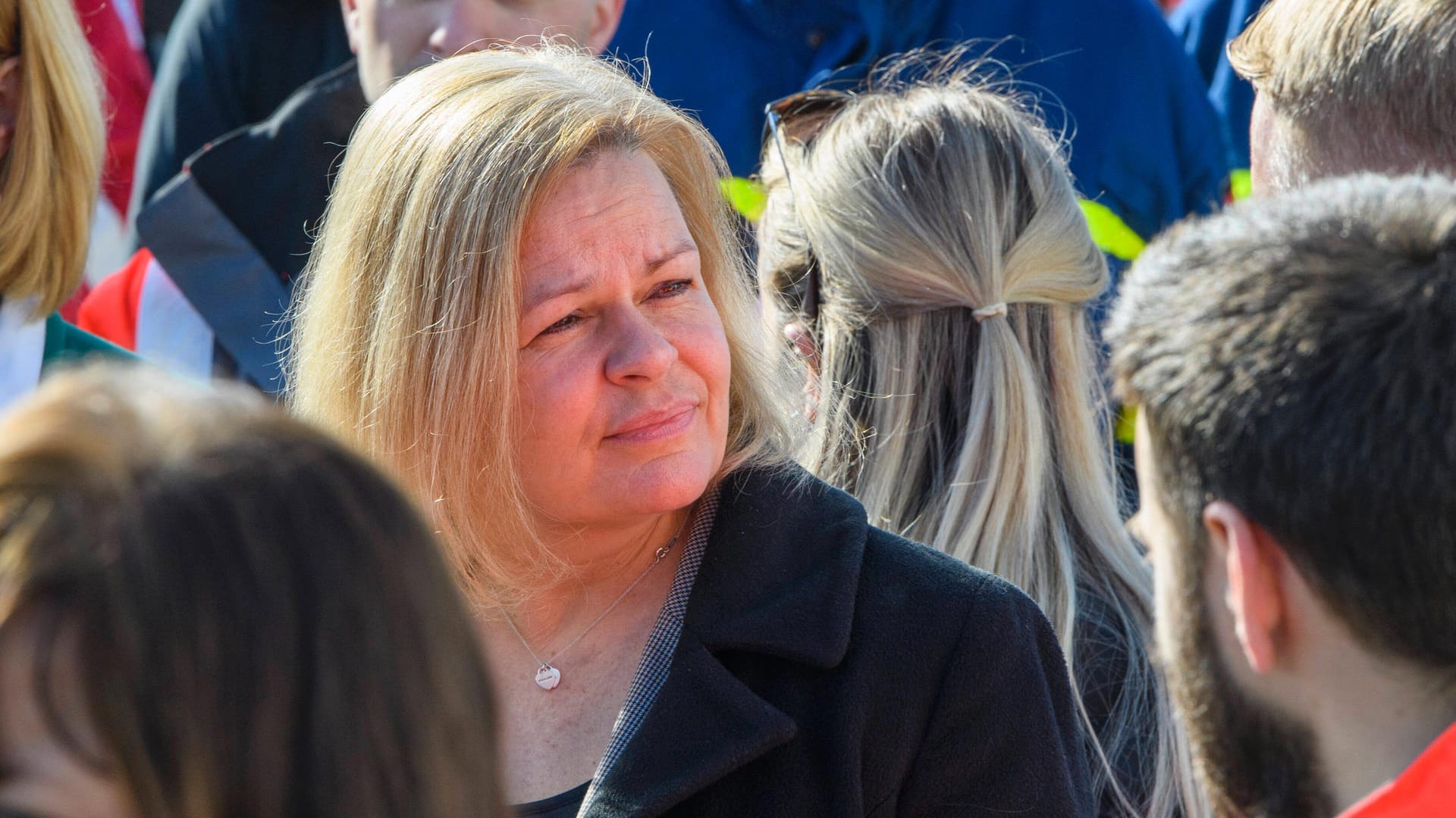 Nancy Faeser beim Besuch einer Berliner Notunterkunft: die Wucht unterschätzt.