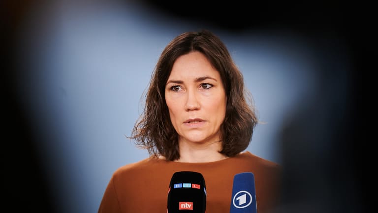 Anne Spiegel beim Statement am Sonntagabend: Falsche Angaben zur Urlaubsaffäre.