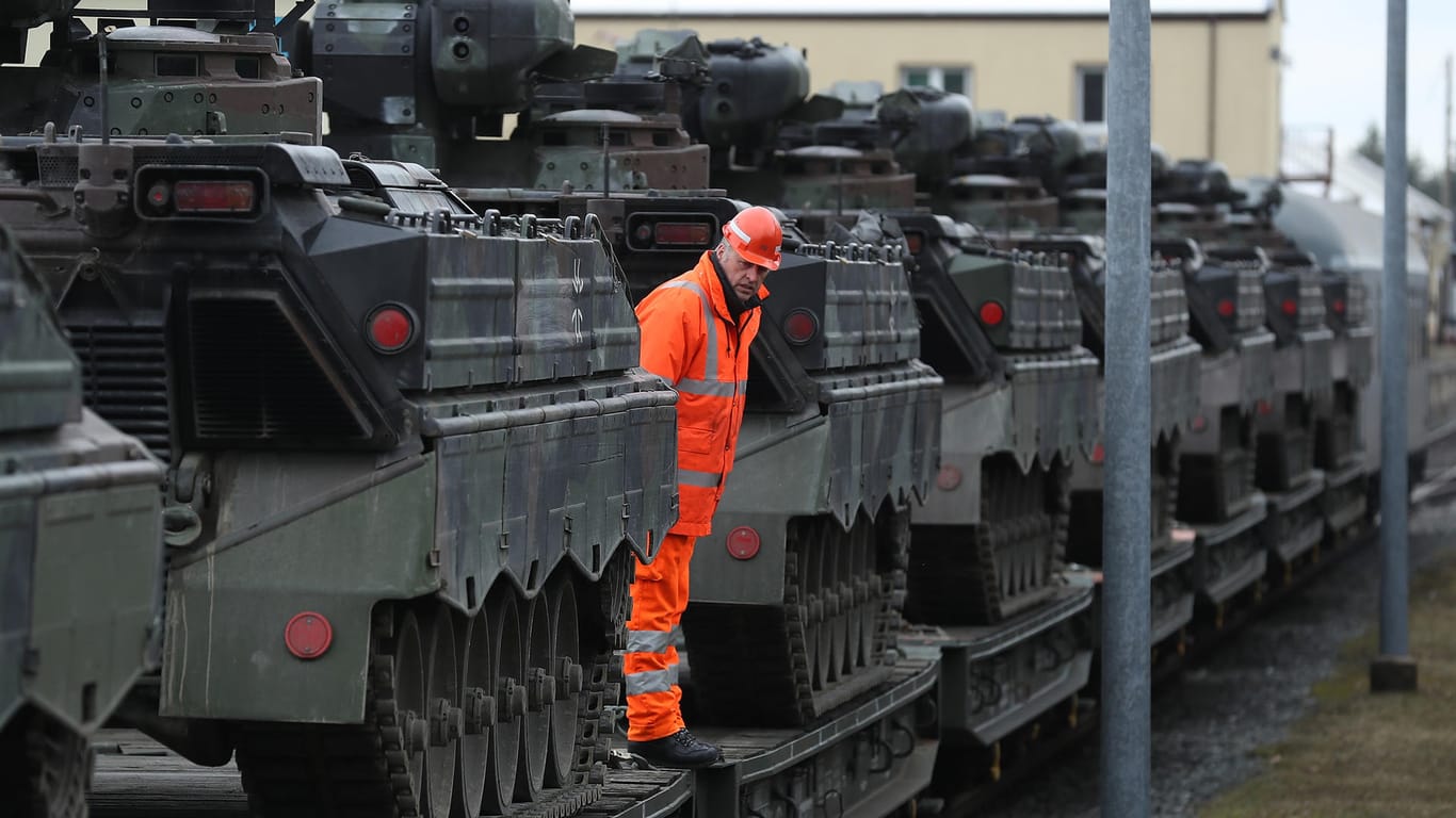 Verladung von Marder-Panzern im bayerischen Grafenwöhr: "Es geht um Geschwindigkeit."