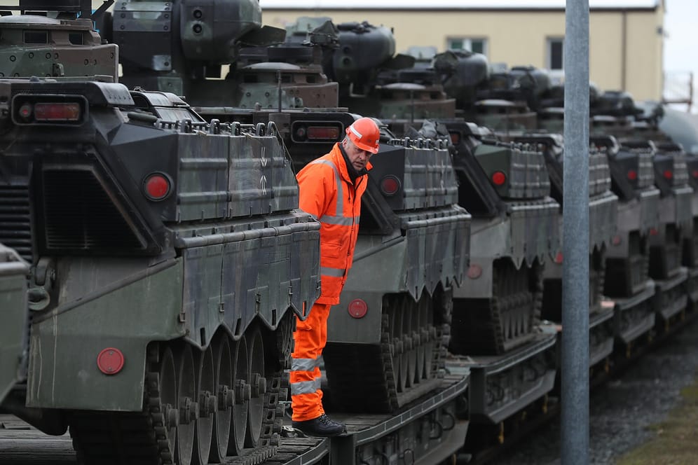 Verladung von Marder-Panzern im bayerischen Grafenwöhr: "Es geht um Geschwindigkeit."