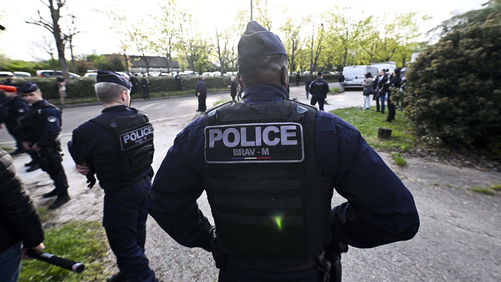 Französische Polizei (Symbolbild): Sechs mutmßliche russische Agenten wurden zu unerwünschten Personen erklärt.