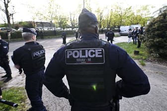 Französische Polizei (Symbolbild): Sechs mutmßliche russische Agenten wurden zu unerwünschten Personen erklärt.