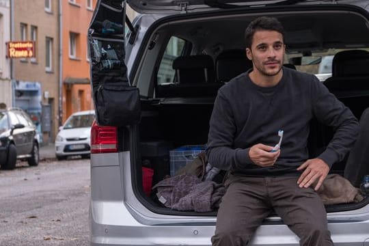 Ben (Kostja Ullmann) ist ein engagierter Uber-Fahrer in Hamburg.