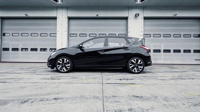 Besuch in der Boxengasse: Vom Pulsar hat Nissan auch sportive Sonderausführungen gebaut.