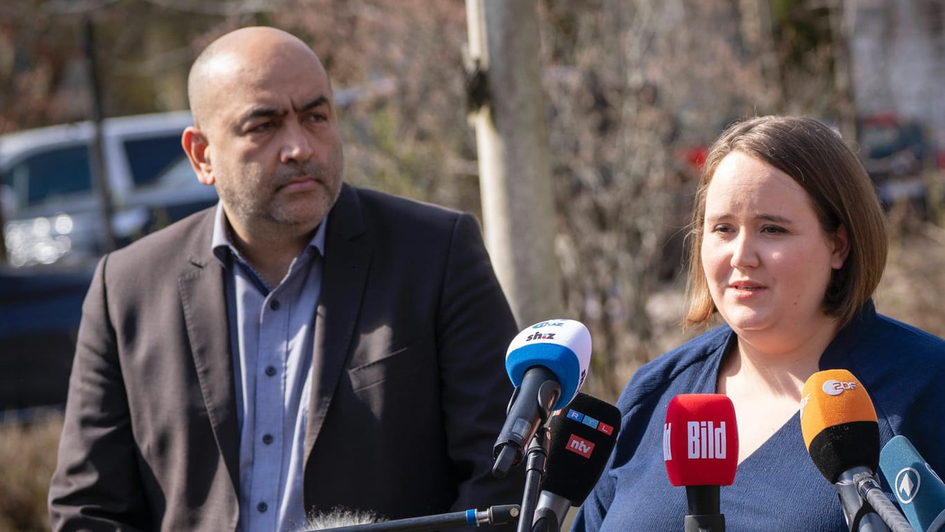 Ricrada Lang und Omid Nouripour sprechen zu Journalisten (Archivbild): Die Grünen-Spitze will schon bald einen Vorschlag fürs Familienministerium machen.