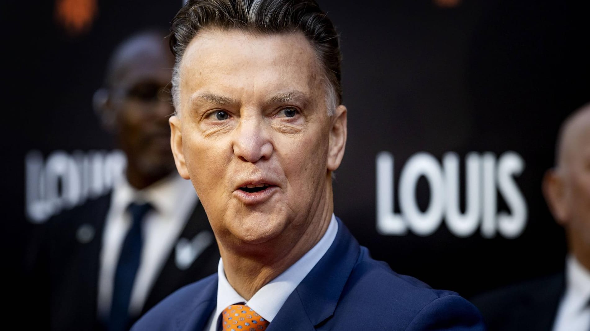 Louis van Gaal: Der niederländische Nationaltrainer hat sich optimistisch über den Verlauf seiner Krebsbehandlung geäußert. Louis van Gaal: Der niederländische Nationaltrainer hat sich optimistisch über den Verlauf seiner Krebsbehandlung geäußert.
