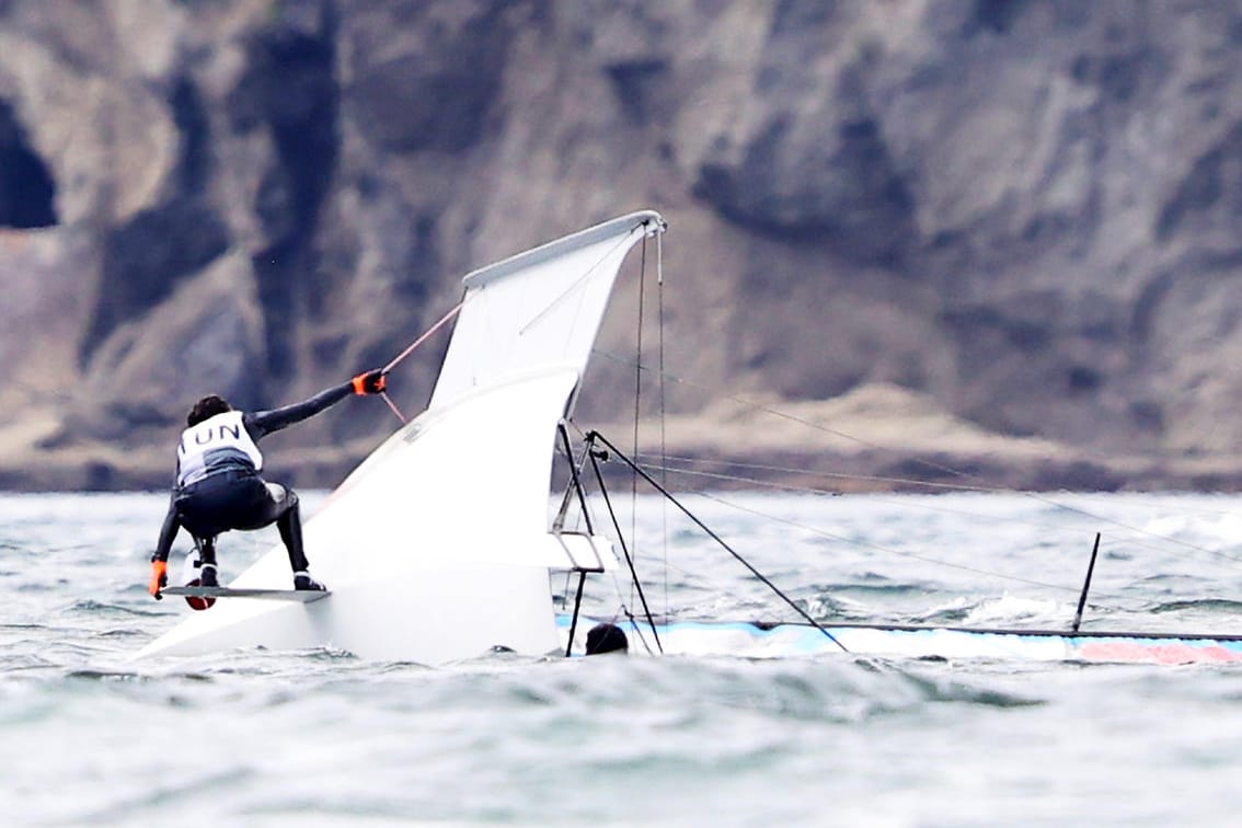 Eya Guezguez bei den Olympischen Segelwettbewerben vor der Küste Japans (Archivbild, 2021): Das junge tunesische Talent ist tödlich verunglückt.