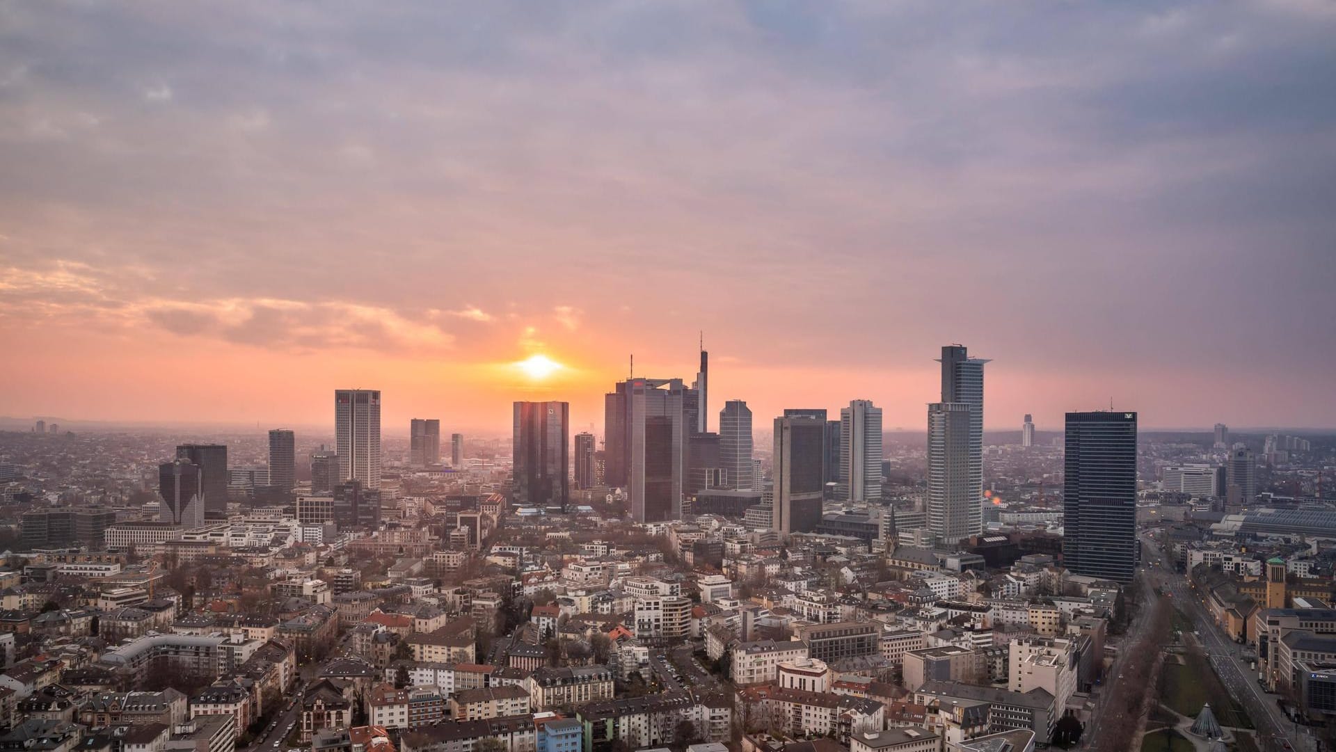 Frankfurts Skyline: Testen Sie im Quiz ihr Wissen rund um die Main-Metropole.