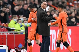 Oranje-Trainer Louis van Gaal (M) beim Länderspiel gegen Deutschland Ende März in Amsterdam.