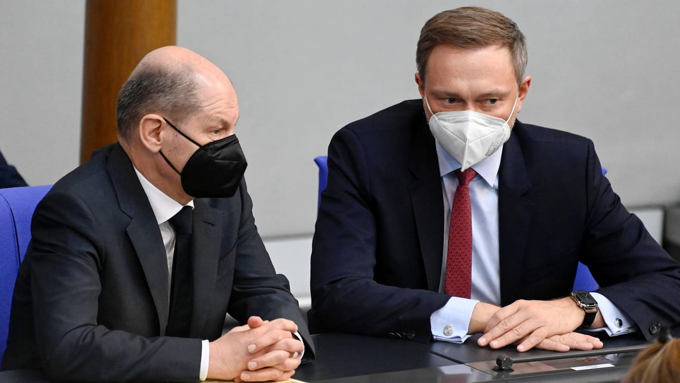 Olaf Scholz und Christian Lindner: Der frühere und der jetzige Finanzminister. Ob Lindner die Entscheidung seines Vorgängers rückgängig macht?