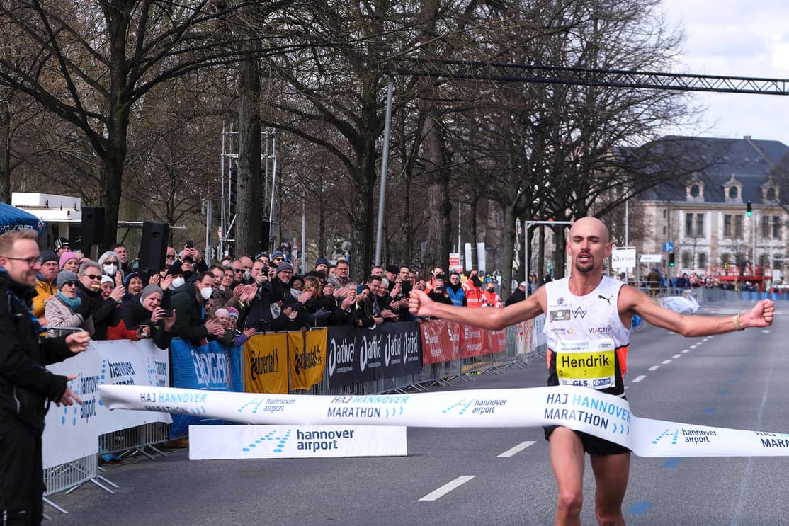 Hendrik Pfeiffer: Der Sieger des Hannover-Marathons kann sich über die Bestätigung seiner Zeit freuen.