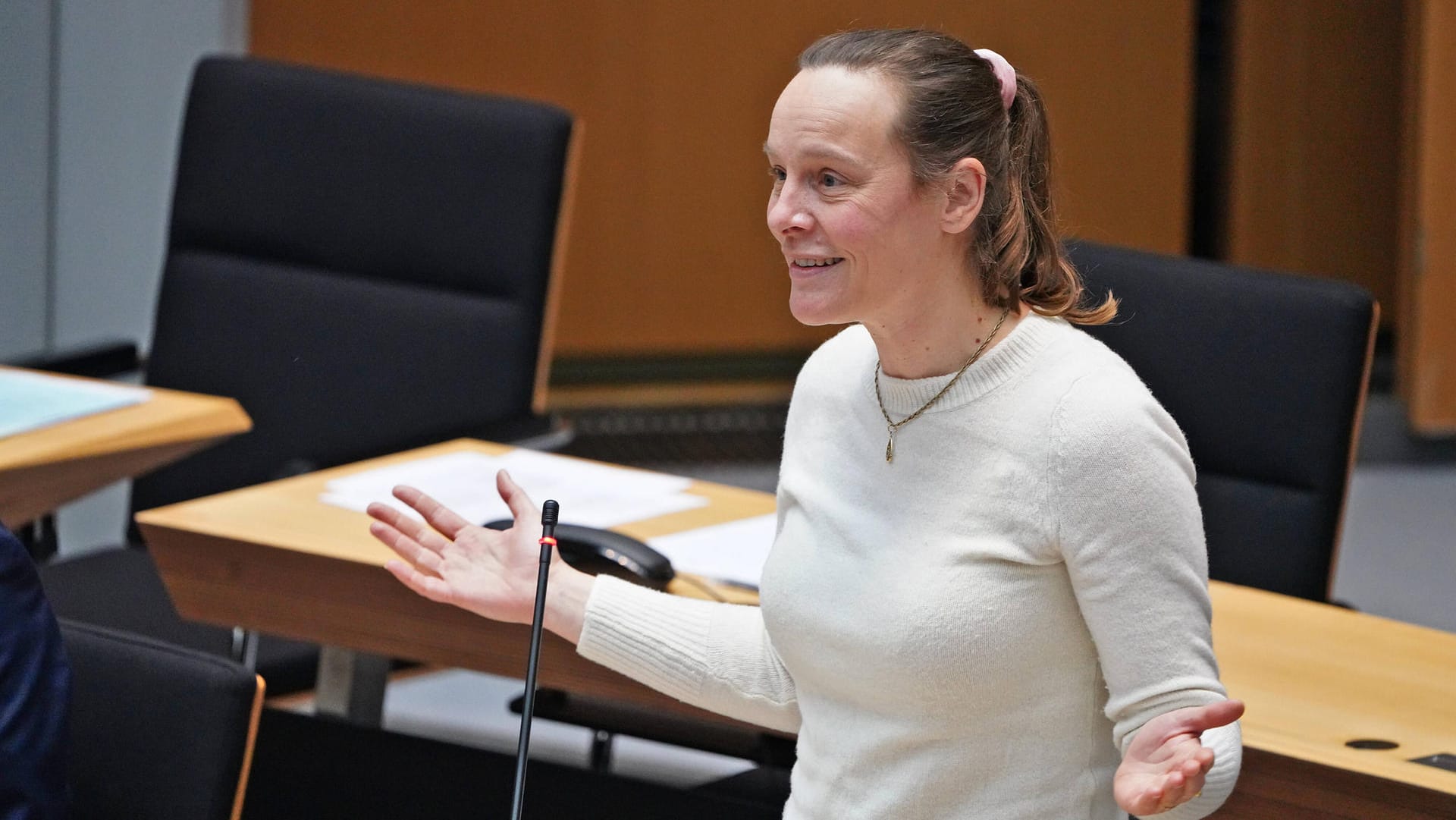Lena Kreck, Senatorin für Justiz, Vielfalt und Antidiskriminierung im Abgeordnetenhaus (Archivbild): Sie möchte weiter an Enteignungen festhalten. Lena Kreck, Senatorin für Justiz, Vielfalt und Antidiskriminierung im Abgeordnetenhaus (Archivbild): Sie möchte weiter an Enteignungen festhalten.