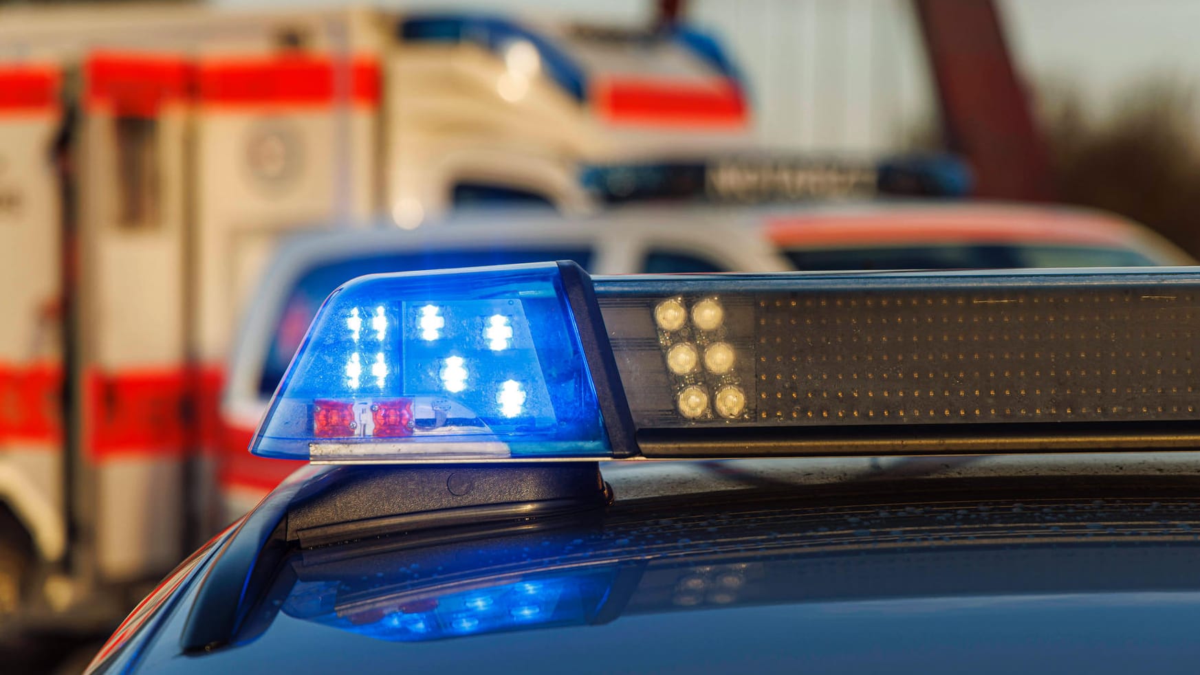 Polizei und Rettungsdienst im Einsatz: Das 15-Jährige Mädchen war mehrere Tagen in einem komatösen Zustand. Polizei und Rettungsdienst im Einsatz: Das 15-Jährige Mädchen war mehrere Tagen in einem komatösen Zustand.