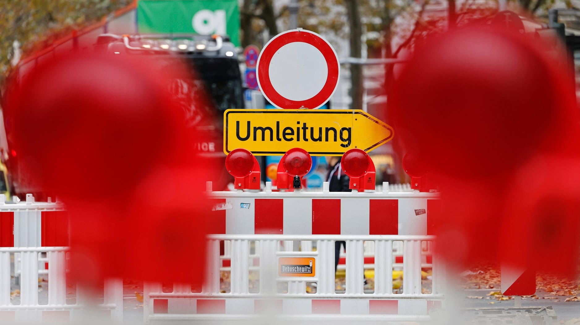 Ein Verkehrsschild Umleitung an einer Baustelle (Symbolbild): An der Elbchaussee in Hamburg stehen weitere Umleitungen und Sperrungen an.