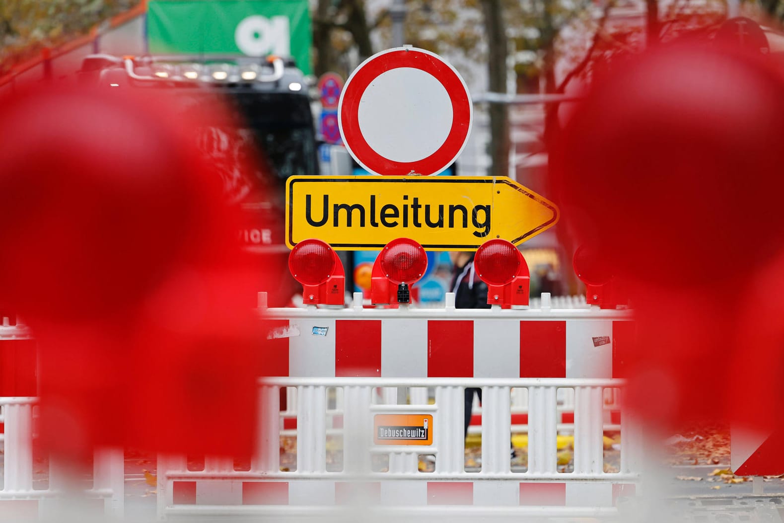 Ein Verkehrsschild Umleitung an einer Baustelle (Symbolbild): An der Elbchaussee in Hamburg stehen weitere Umleitungen und Sperrungen an.