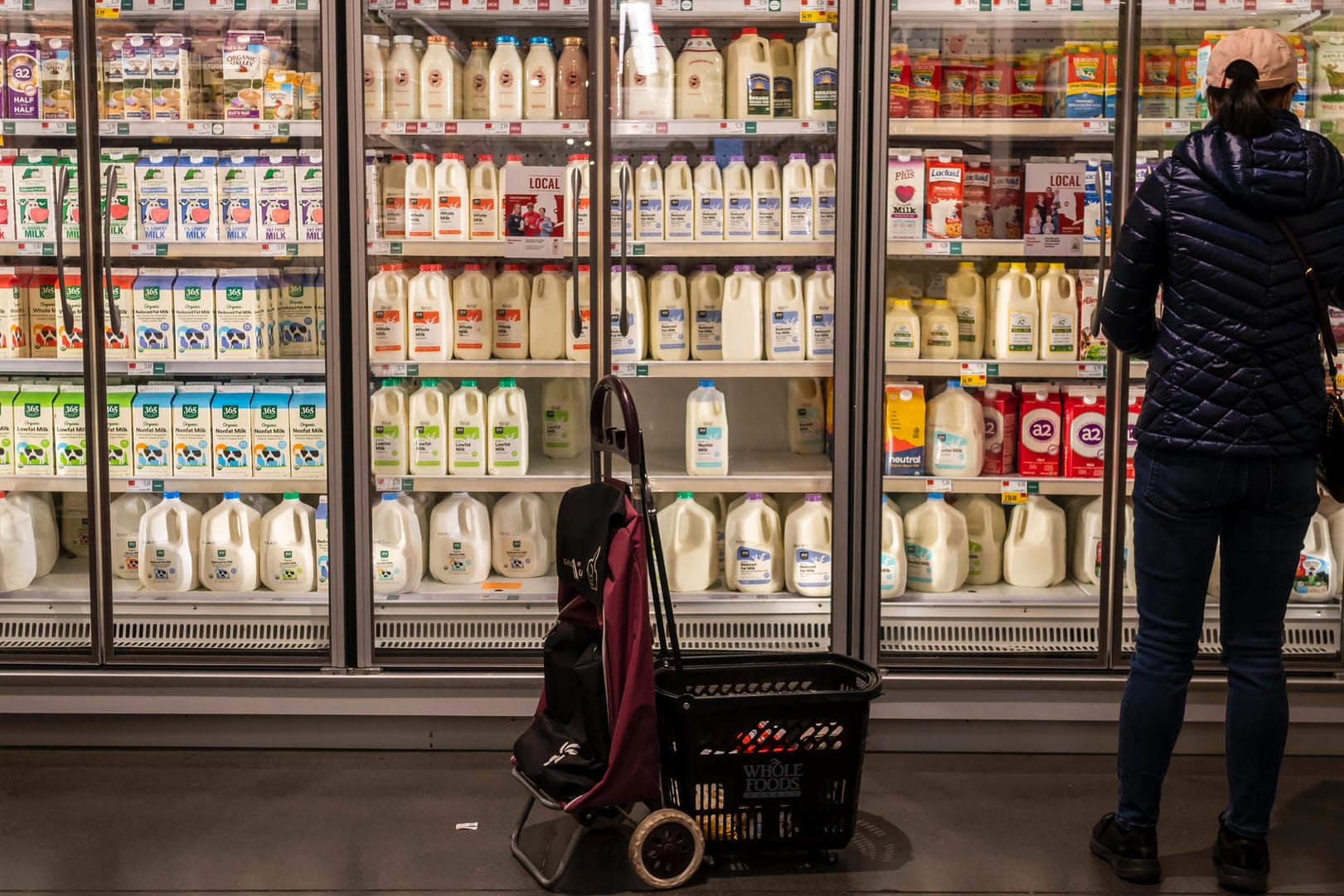 Eine Kundin in einem Supermarkt in New York (Symbolbild): Gestiegene Lebensmittelpreise trieben auch die Inflationsrate in die Höhe. Eine Kundin in einem Supermarkt in New York (Symbolbild): Gestiegene Lebensmittelpreise trieben auch die Inflationsrate in die Höhe.