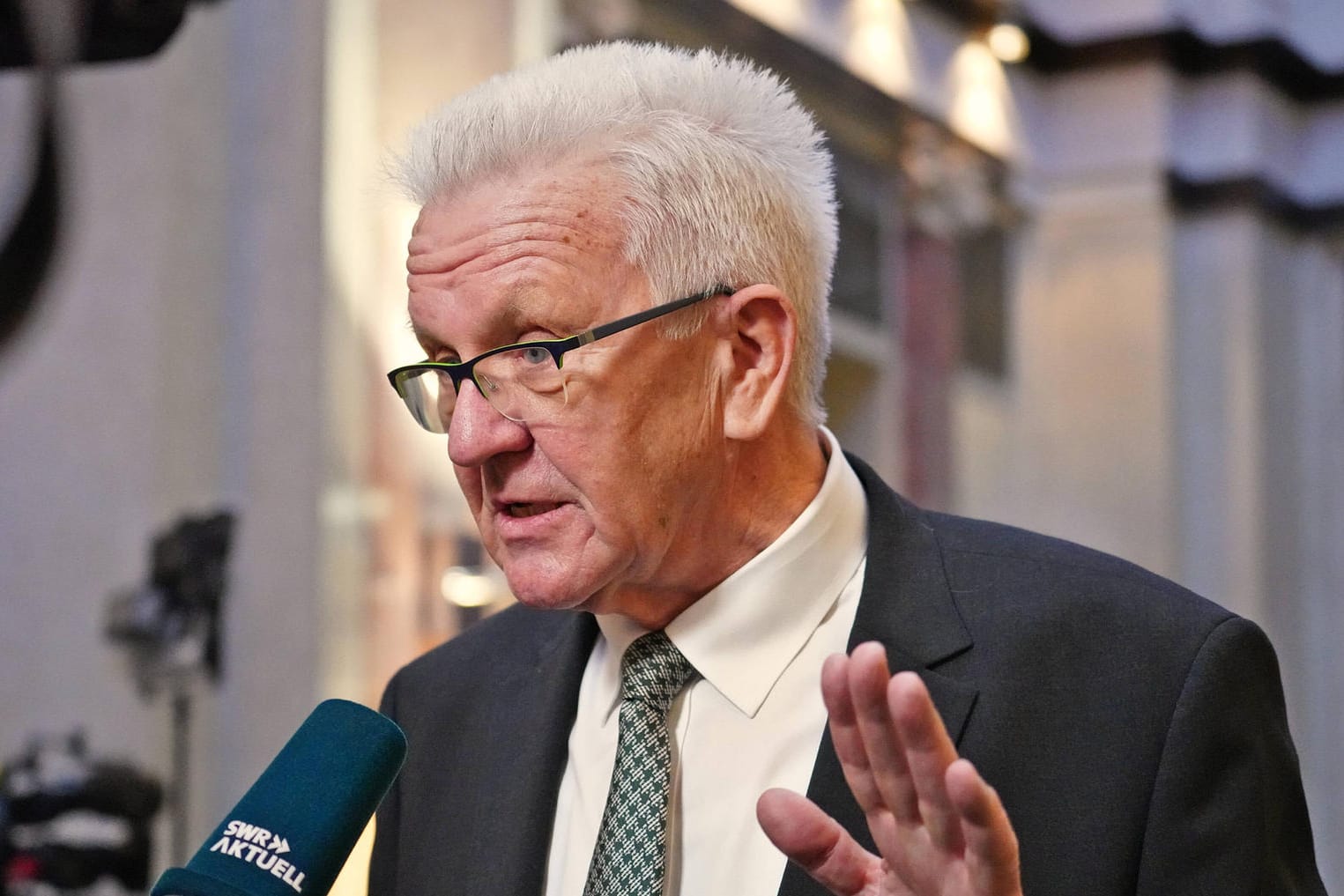 Winfried Kretschmann (Archivbild): "Das ist in der Situation nur schwer auszuhalten", sagt er in Bezug auf die Autokorsos.