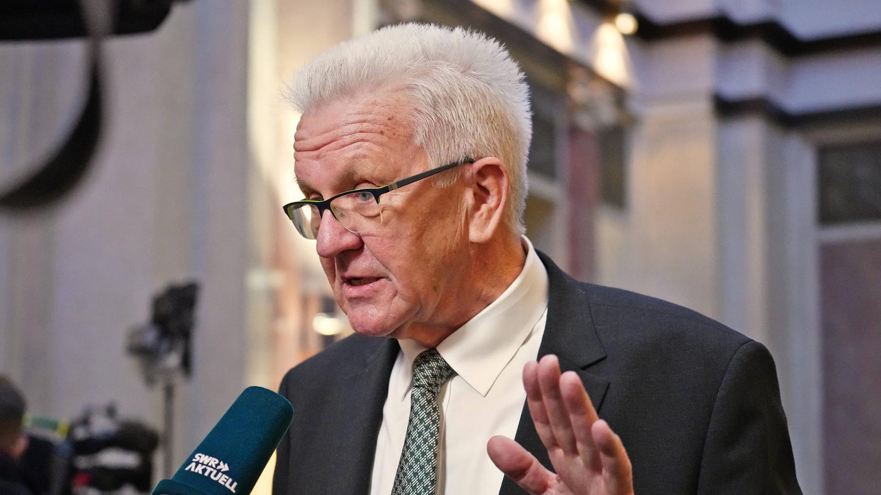 Winfried Kretschmann (Archivbild): "Das ist in der Situation nur schwer auszuhalten", sagt er in Bezug auf die Autokorsos.