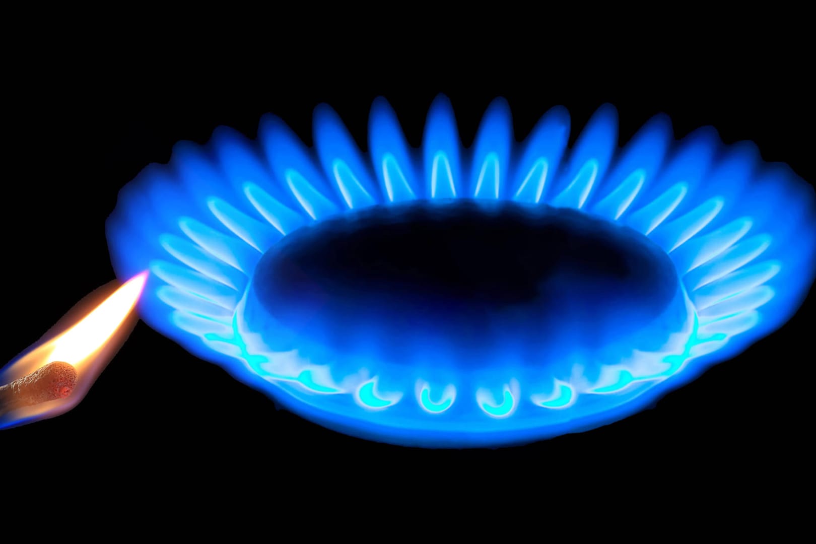 Gasflamme am Gasherd: Auf Verbraucher könnten Einschränkungen bei der Gasversorgung zukommen. Gasflamme am Gasherd: Auf Verbraucher könnten Einschränkungen bei der Gasversorgung zukommen.
