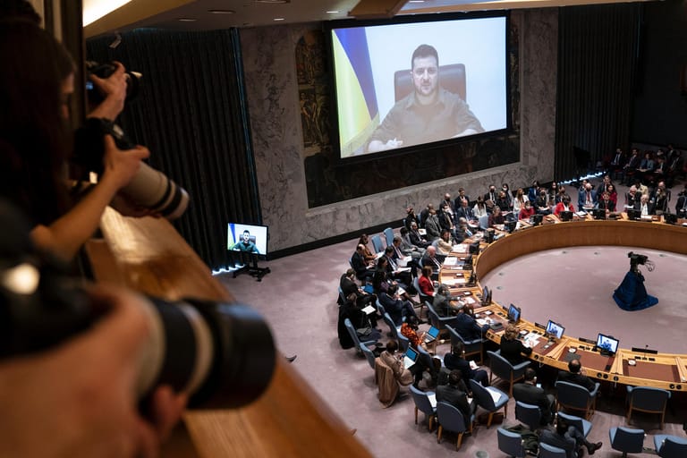 der ukrainische Präsident Selenskyj spricht vor dem UN-Sicherheitsrat (Archivbild): Das Vetorecht im Gremium ist umstritten.