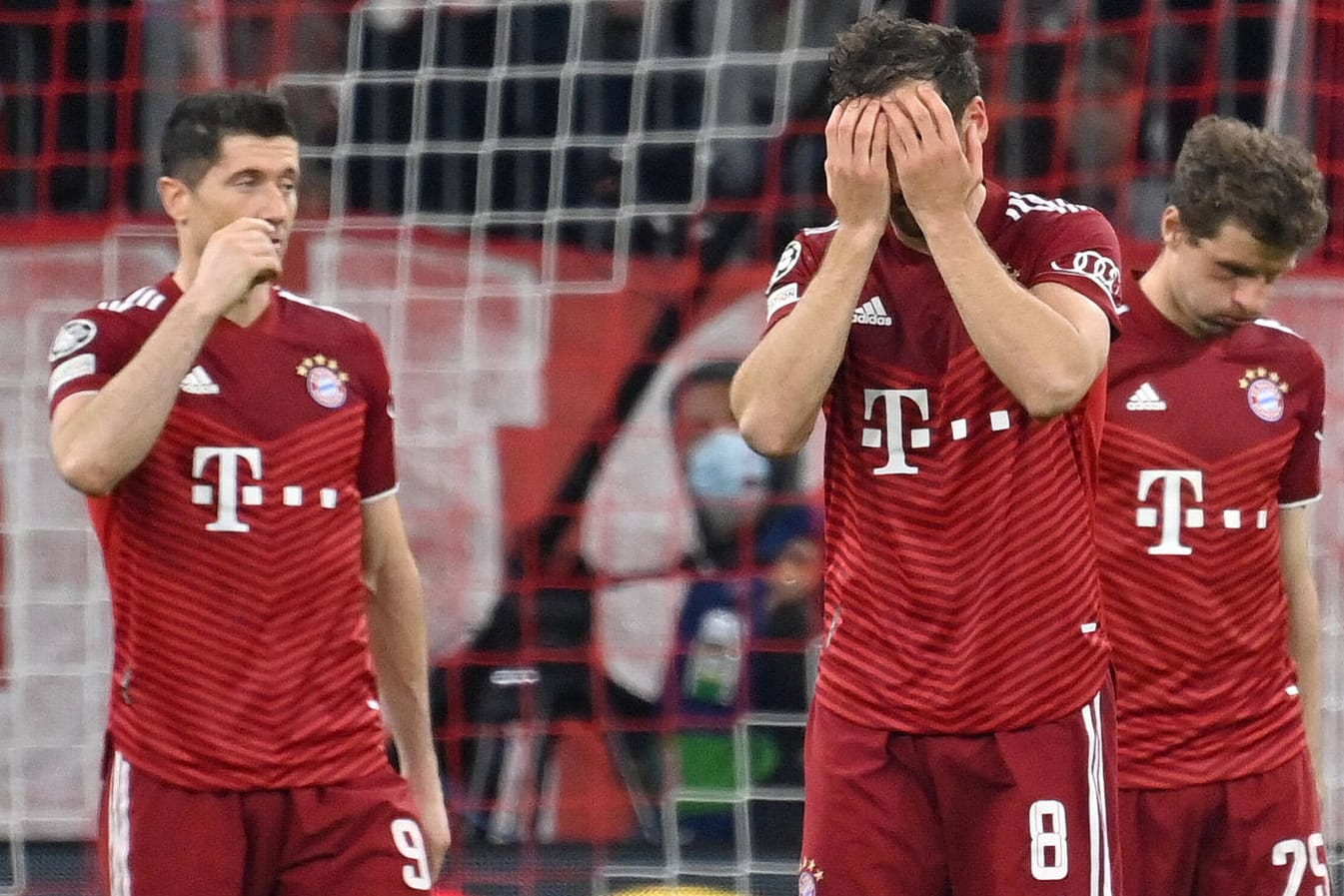 Die Bayern-Stars können es kaum glauben: Gegen Villarreal schied der deutsche Rekordmeister aus.