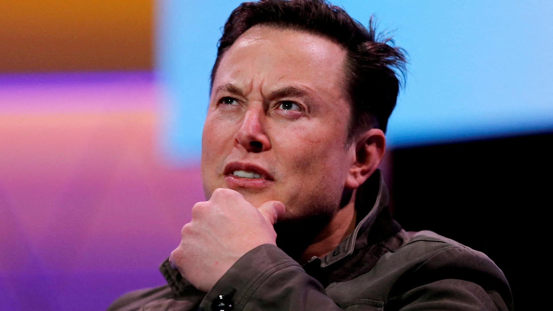 Elons Musk bei einer Messe (Archivbild): Der neue Aktionär bei Twitter steht in der Kritik. Elons Musk bei einer Messe (Archivbild): Der neue Aktionär bei Twitter steht in der Kritik.