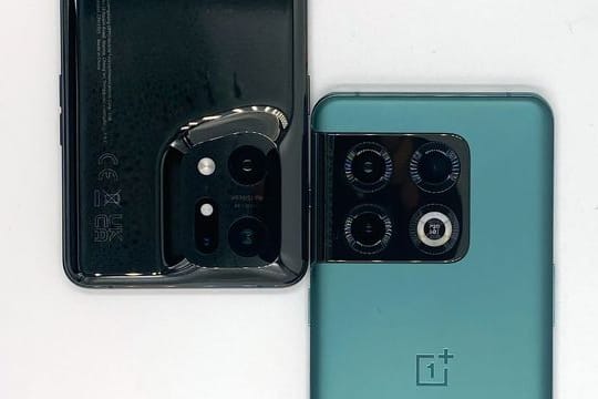 Oppo setzt beim X5 Pro (l) auf zwei 50-Megapixel-Kameras und eine 2x-Zoomkamera.