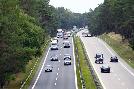 Sie pendeln mit dem Geschäftsauto zwischen Wohnung und Arbeitsstelle? Dann müssen Sie diese Fahrten versteuern.