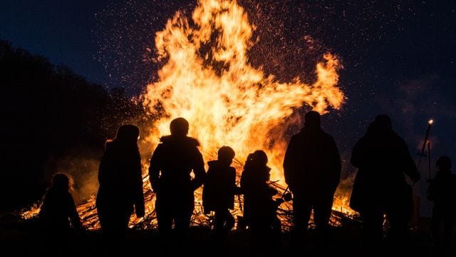 Große Feuer belasten die Umwelt.