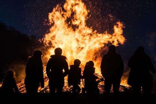 Große Feuer belasten die Umwelt.