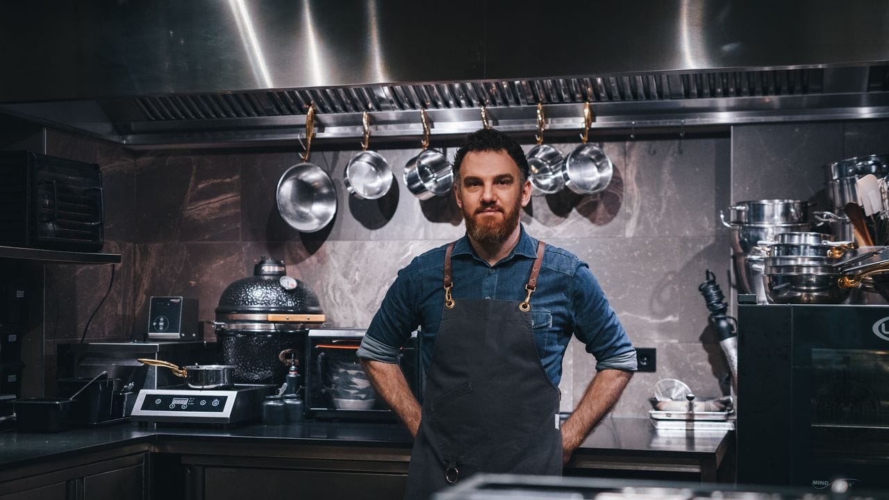 Für René Frank vom Berliner Sternerestaurant Coda ist es wegen des hohen Alkoholgehalts ein No Go pure Spirituosen zu seinen Gerichten zu servieren. Für René Frank vom Berliner Sternerestaurant Coda ist es wegen des hohen Alkoholgehalts ein No Go pure Spirituosen zu seinen Gerichten zu servieren.