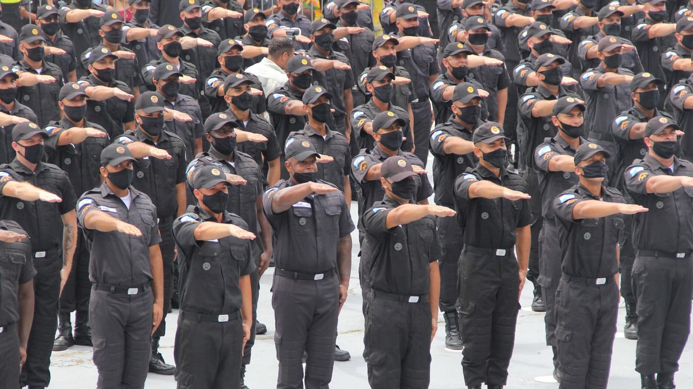 Militärzeremonie in Rio de Janeiro: Ein Oppositionspolitiker kritisiert die brasilianische Armee für ungewöhnliche Ausgaben.