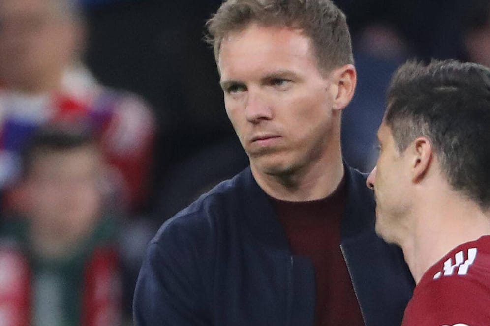 Julian Nagelsmann: Der Trainer des FC Bayern tröstete Robert Lewandowski nach dem Champions-League-Aus.
