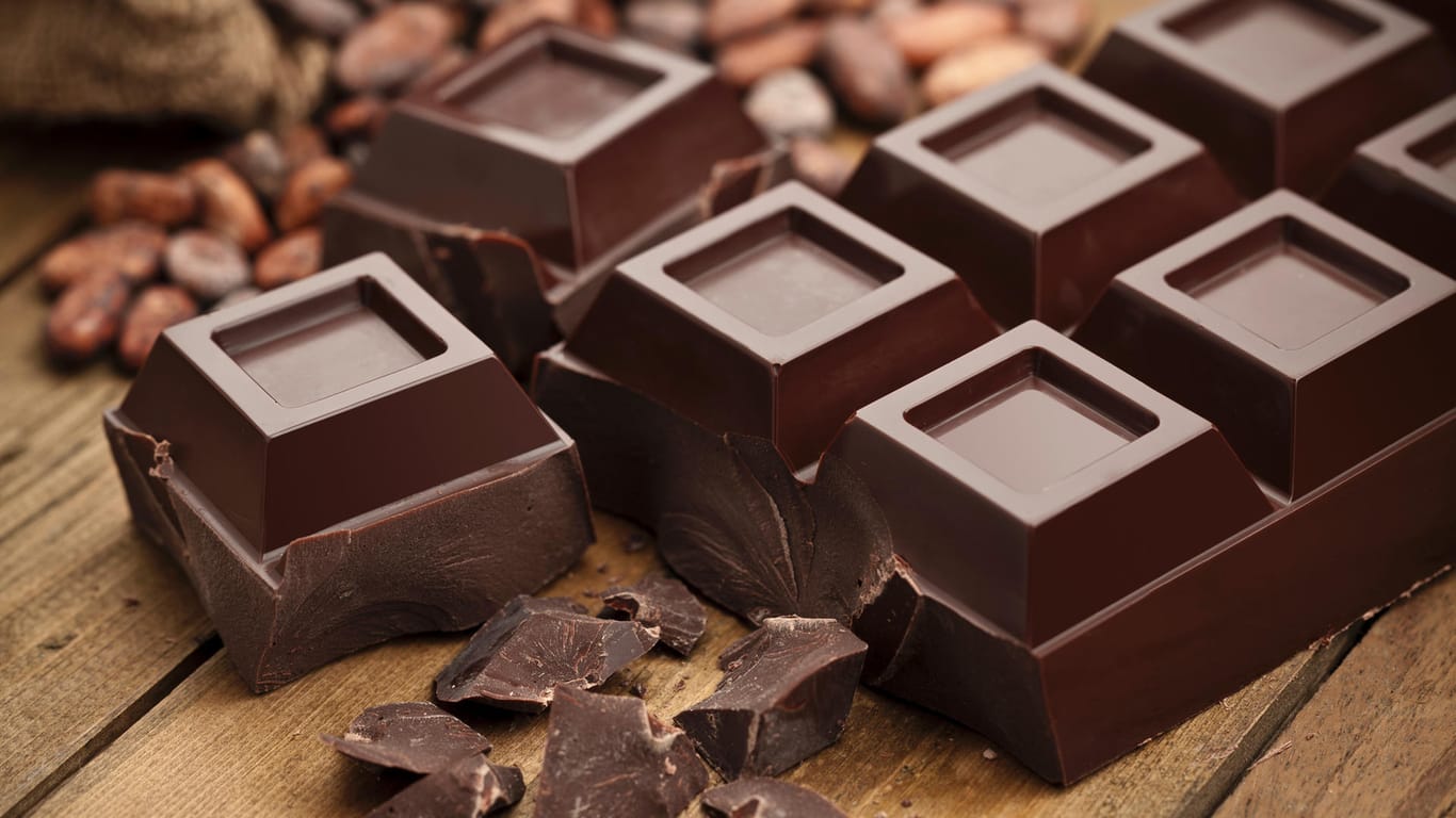Dunkle Schokolade: Je mehr Kakao, desto mehr Fett und desto weniger Zucker ist in der Schokolade enthalten.